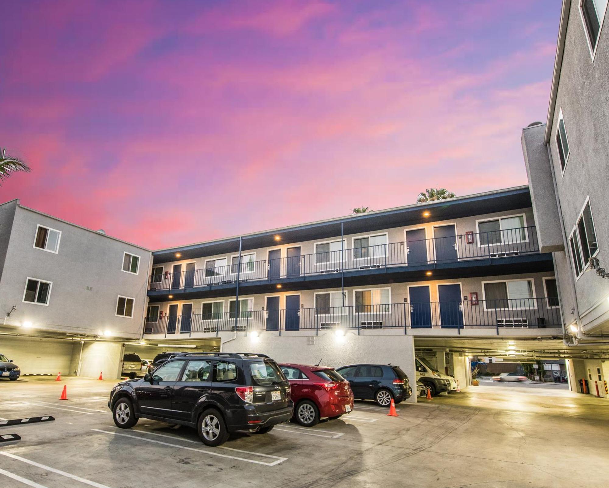 Travelodge By Wyndham Culver City, Los Angeles